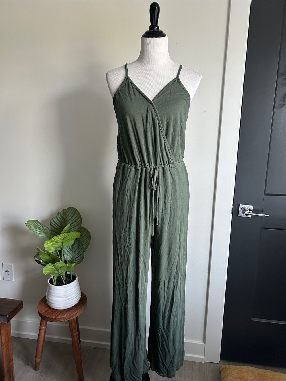 Ⓜ️ 💯 rayon spandex stretch sage Green Sleeveless Drawstring Jumpsuit